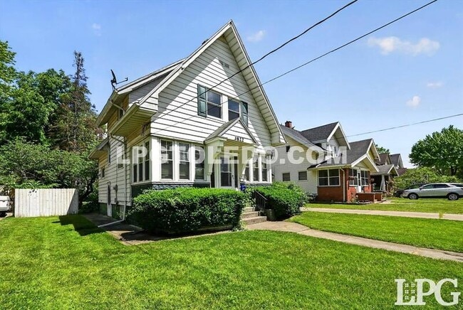Building Photo - 3822 Lockwood Ave