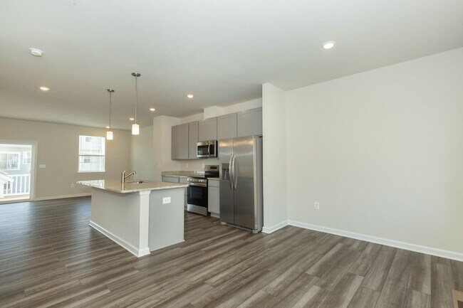 Building Photo - 3 Bed, 2 Full/2 Half Bath, Well Maintained Townhome in Inwood, WV