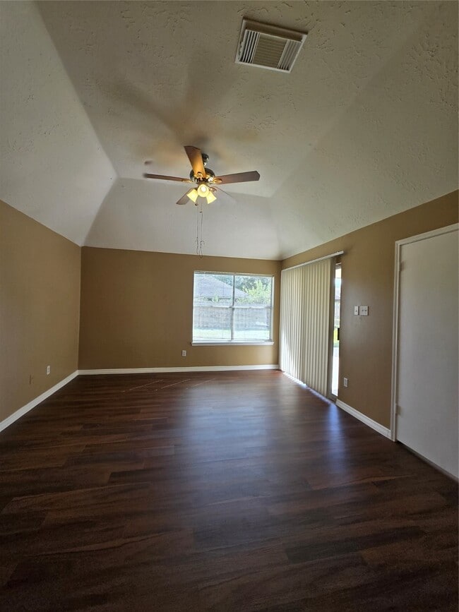 Building Photo - 2730 N Larkspur Cir