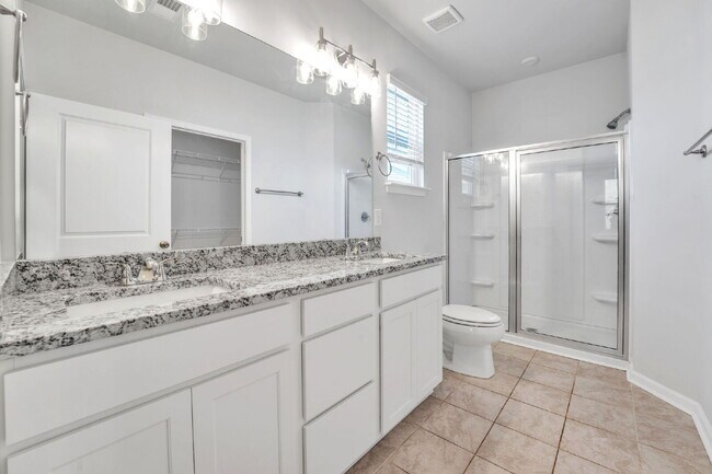 Building Photo - Elegant 4 Bedroom 2.5 Bathroom Home Near Downtown Greenville $2,400/mo rent