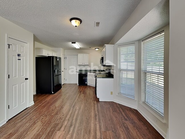 Building Photo - 6118 Goldenfield Dr