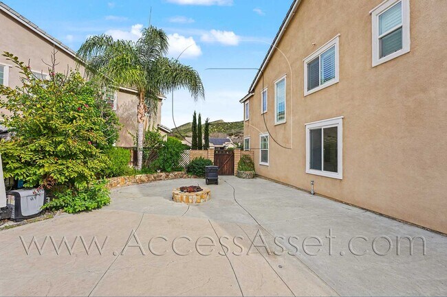 Building Photo - Stunning 5 Bed/3 Bath Home with Pool in Menifee!