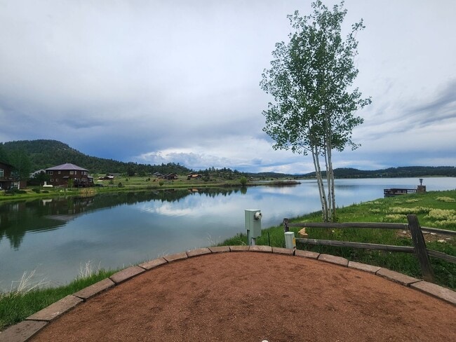 Building Photo - Spacious Apartment on Lake Hatcher **Rent ...