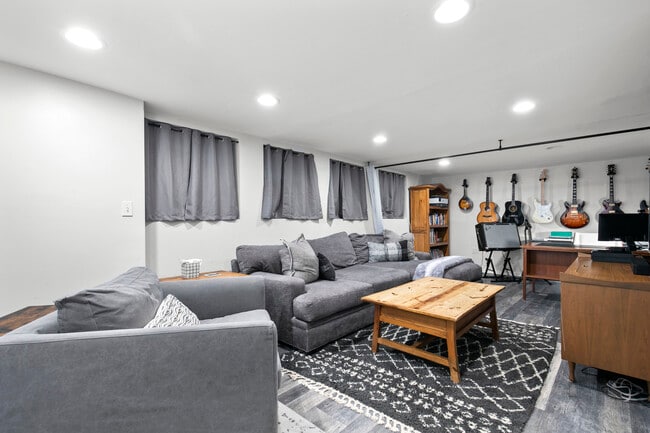 Building Photo - 37 Harmon St