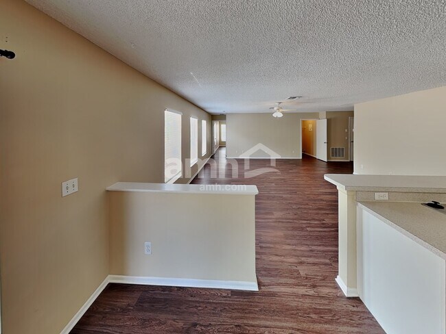 Building Photo - 795 Skyridge Rd