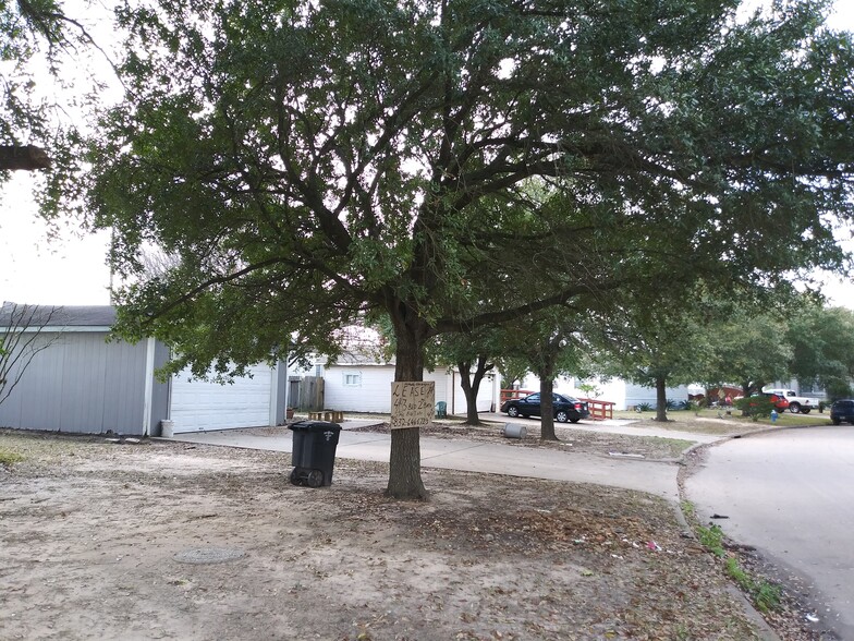 RIGHT FRONT VIEW - 20323 Mountaindale Dr
