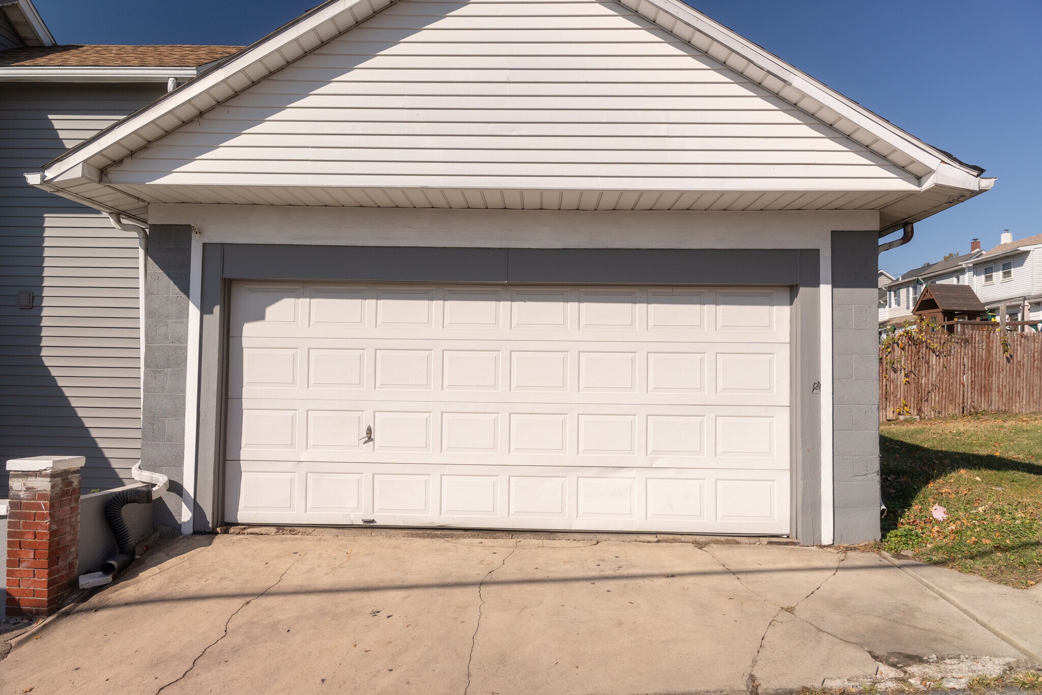 Building Photo - 1005 Railroad St