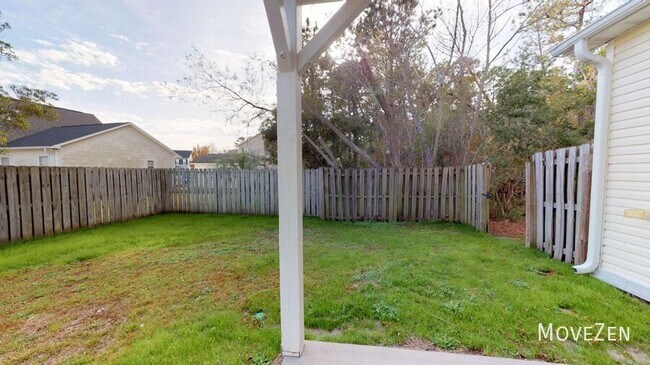 Building Photo - 4705 Pineview Dr