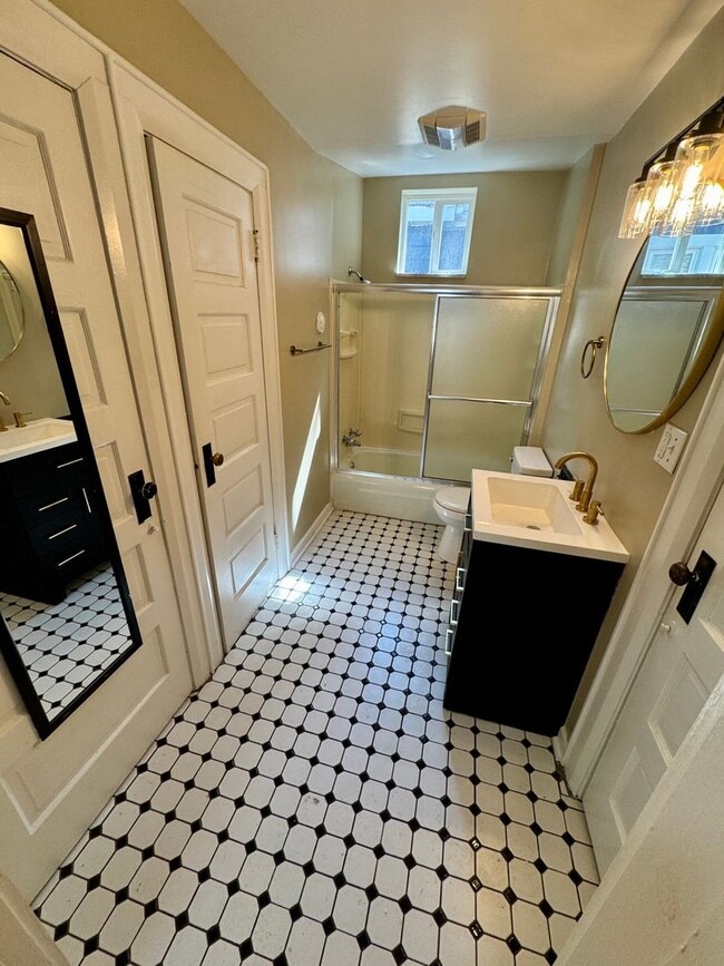 Building Photo - 3 Bedroom- OSU Campus