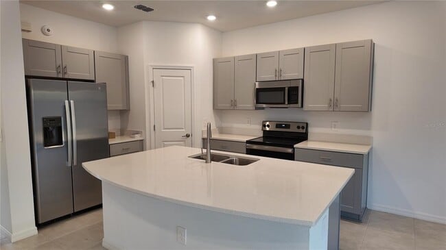 Building Photo - 2207 Portrait St