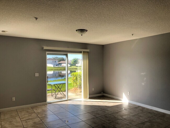 Building Photo - 13492 Applerose Ln