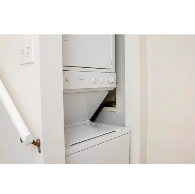 Building Photo - 1251 W Henderson St