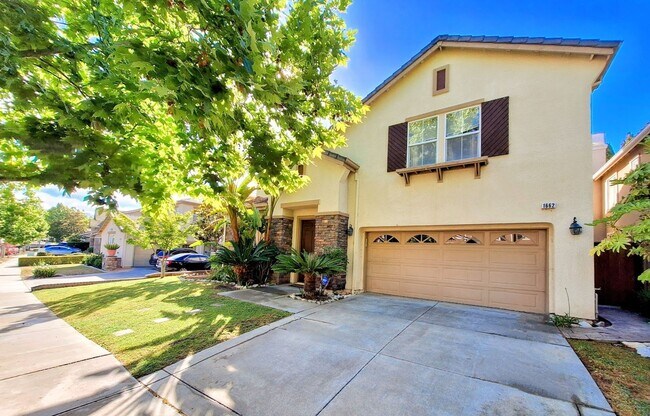Building Photo - Beautiful & Spacious 5bd House w/In-law Suite on 1st Floor