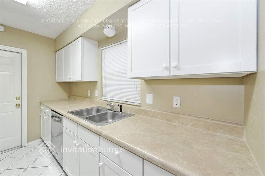 Building Photo - 2213 Boxwood Way