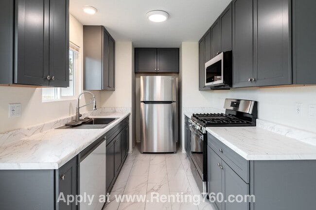 Building Photo - Updated 3 Bed 2 Bath Home Centrally Located!!