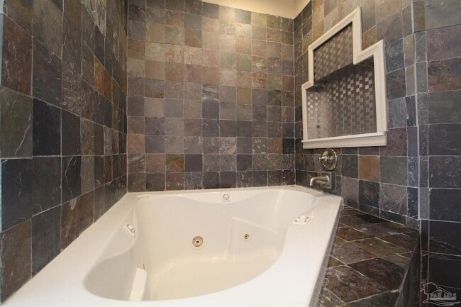 Building Photo - 639 Saleta St