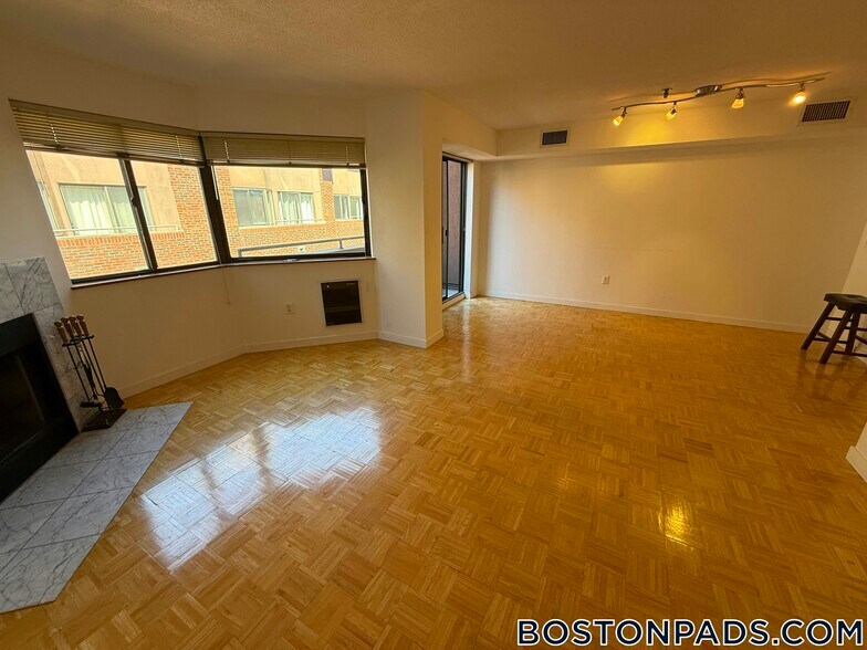 Building Photo - 147 Kelton St