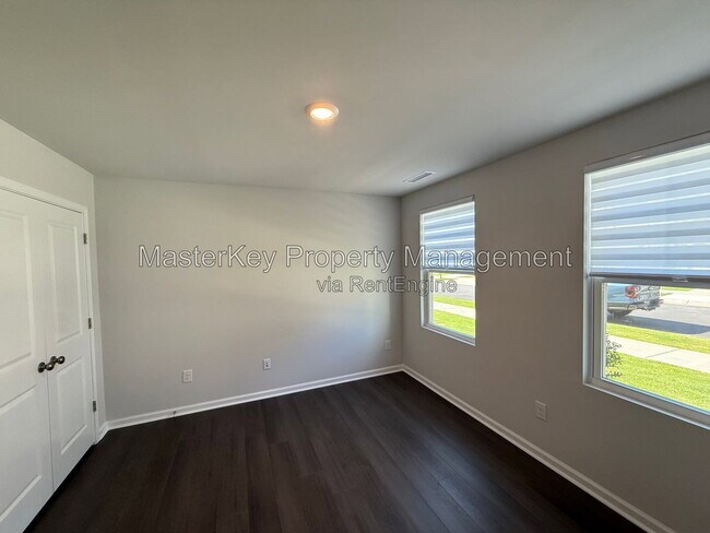 Building Photo - 329 Deercroft Dr