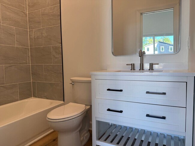 Building Photo - Brand new luxury townhome on the eastside. Section 8 approved!!!