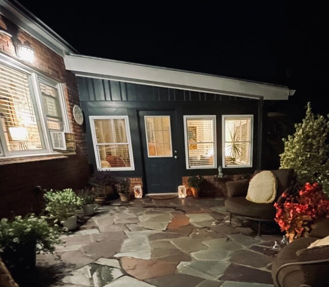 Building Photo - 805 2nd St N