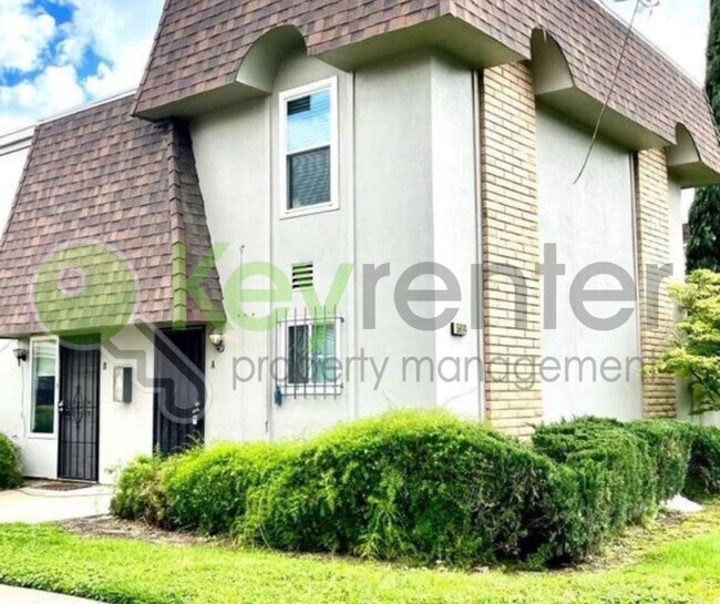 Building Photo - 5614 Hillsdale Blvd