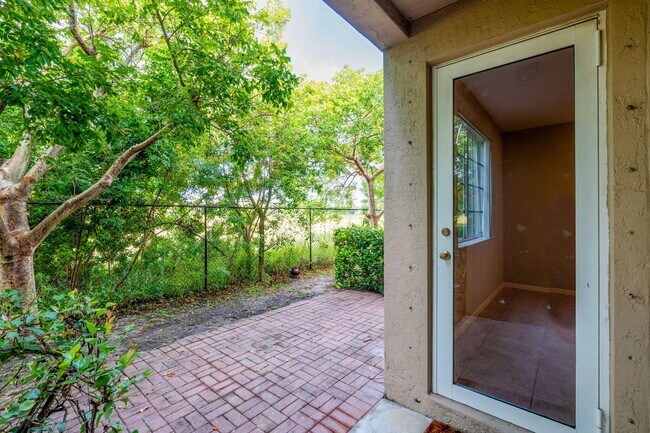 Building Photo - 1411 Lucaya Dr