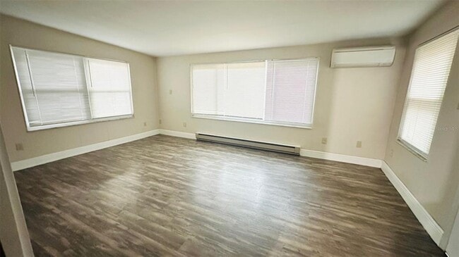 Building Photo - 14 Lamplight Ln