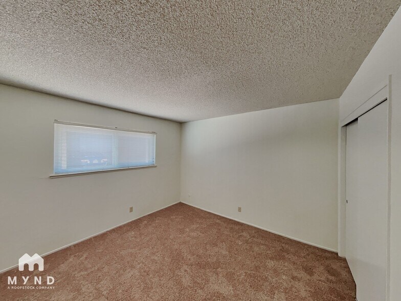 Building Photo - 870 Burbank Dr