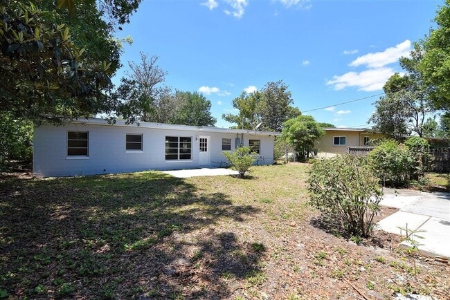 Building Photo - 1501 Vantage Dr