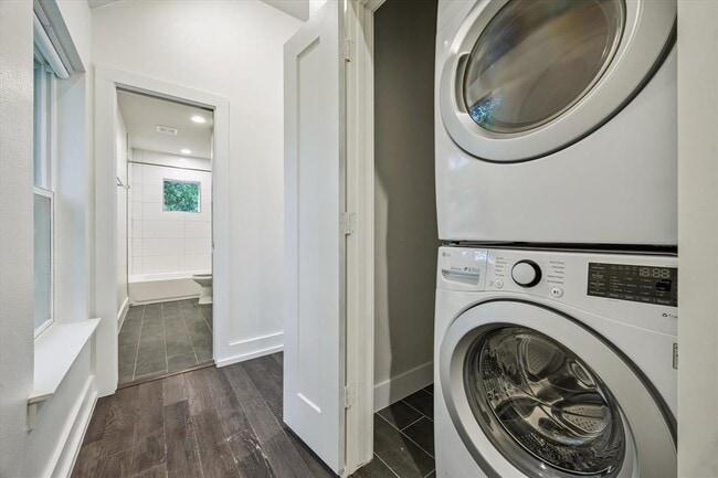 Building Photo - 1224 Eleanor St