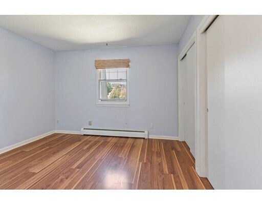 Building Photo - 549 Russell Rd