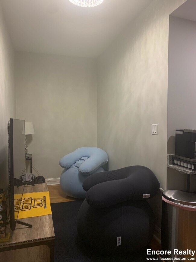 Building Photo - 38 Hemenway St