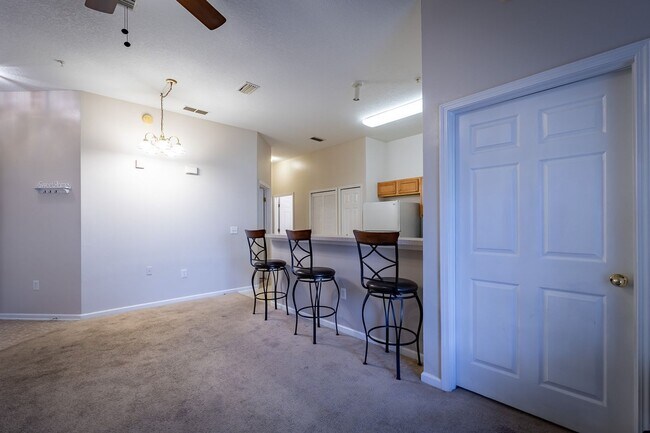 Building Photo - Spacious 2BR/2BA Condo – First Floor, Gate...