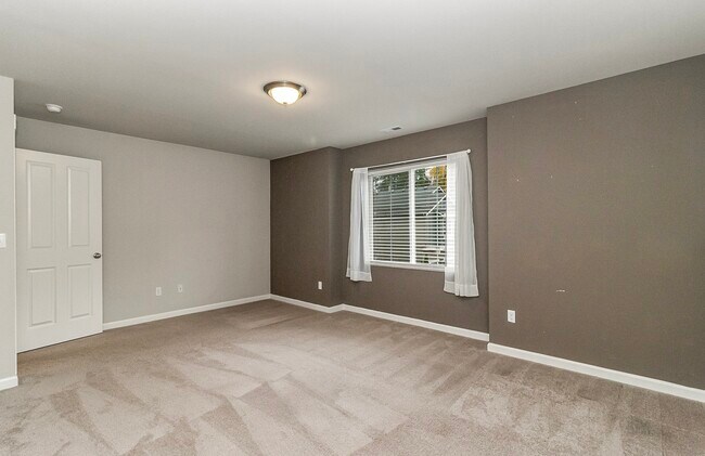 Building Photo - 10213 6th Pl SE