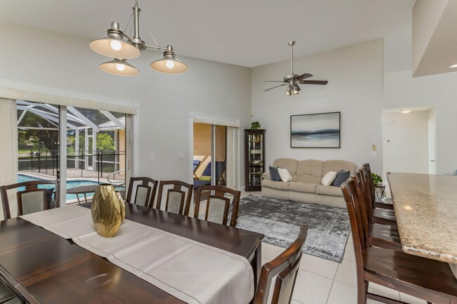 Building Photo - 7572 Silver Woods Ct