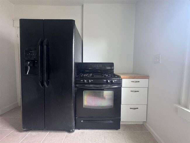 Building Photo - 308 Mersereau Ave