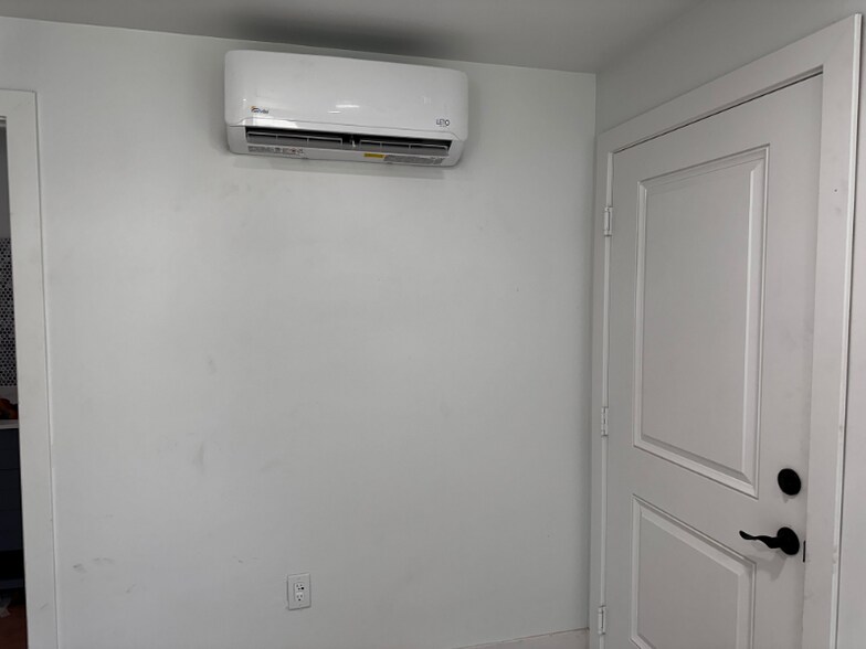 Building Photo - 3033 Northrop Ave