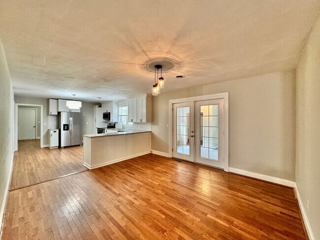 Building Photo - Recently Updated 4-Bedroom Ranch Home w/a 2 Bedroom Guest Cottage! Ready 04-23-26! Pet Friendly Home