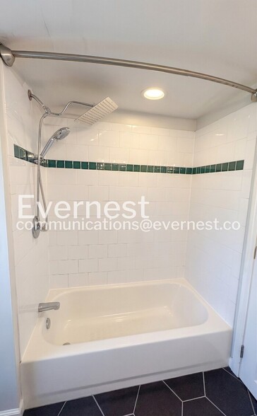 Building Photo - 5513 Reeds Rd