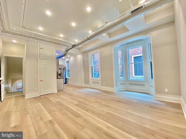 Building Photo - 1824 Chestnut St