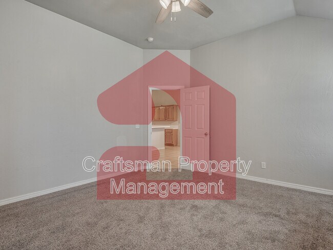 Building Photo - 2707 Silvertree Dr