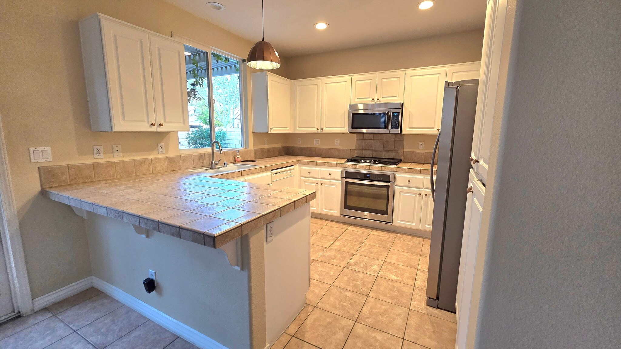 Kitchen - 24125 View Pointe Ln