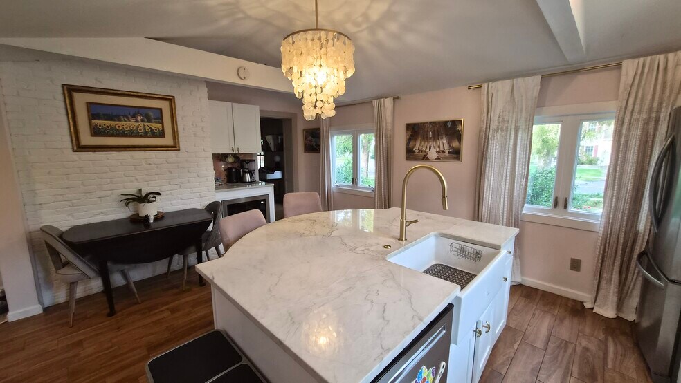 Kitchen - 557 Park Rd