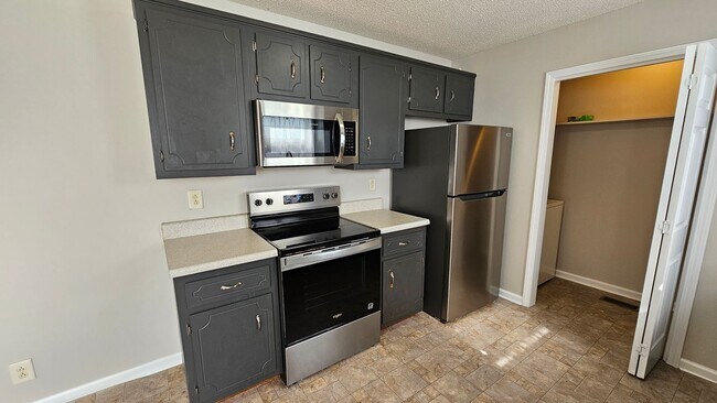 Building Photo - 938 Lindsey Dr