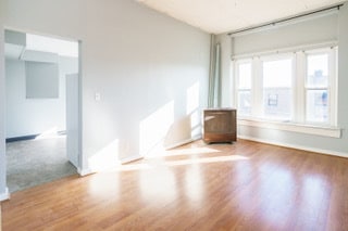 Primary Photo - 614-626 W Lake St