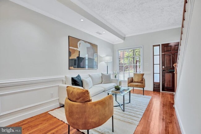 Building Photo - 1437 Duke St