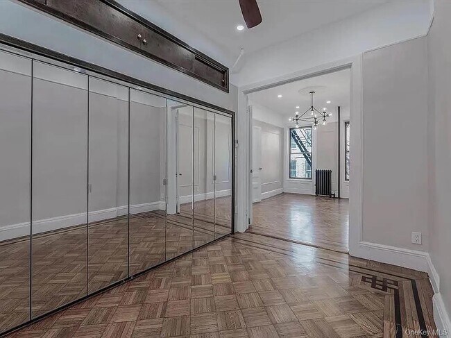 Building Photo - 643 Decatur St