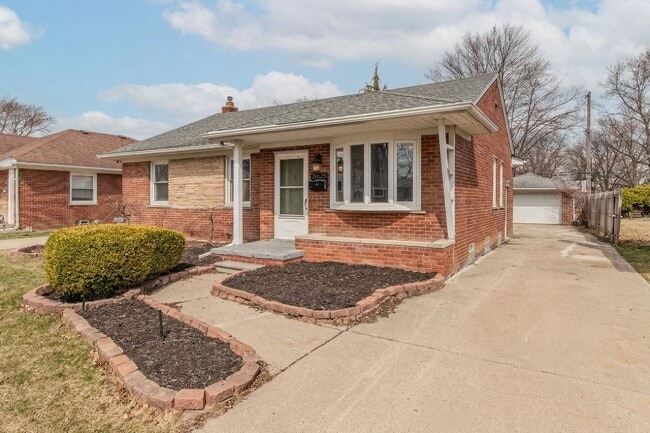Building Photo - Charming 3-Bed, 2-Bath Brick Ranch in Saint Clair Shores – Move-In Ready!