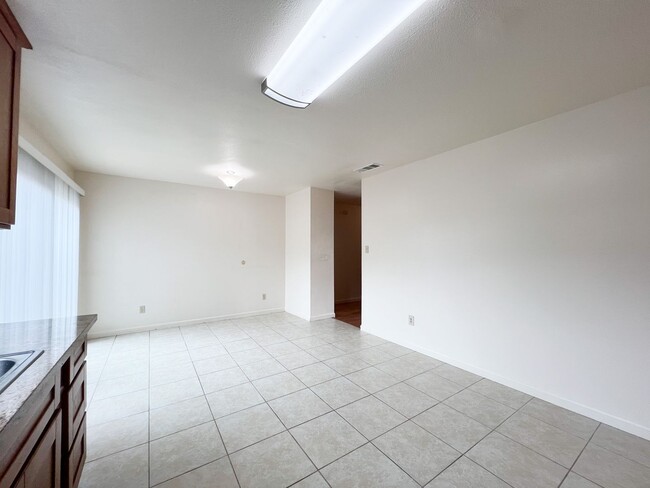 Building Photo - 4 Bedroom, 2 Bath Single Story Corner Lot Home in Rancho Cordova