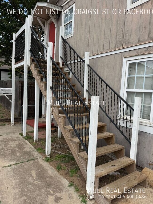 Building Photo - 6908 1/2 NW 42nd Street-Upstairs